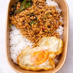 ข้าวกะเพราหมูสับ + ไข่ดาว