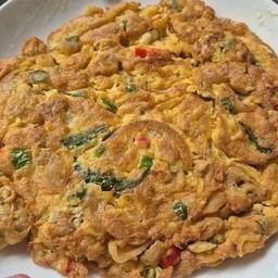 ข้าวไข่เจียวแหนมทรงเครื่อง