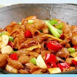 干锅肥肠ไไส้กรอกหม้อแห้ง