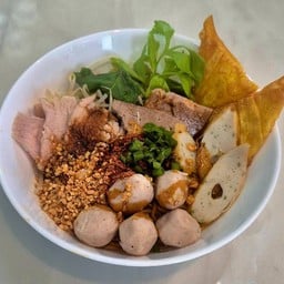 ก๋วยเตี๋ยวครัวเชฟดิว ต้มยำหมูมะนาว เย็นตาโฟ & สุกี้