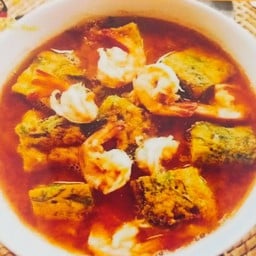 แกงส้มกุ้งชะอมไข่
