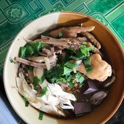 ก๋วยเตี๋ยวไก่แห้ง พิเศษ