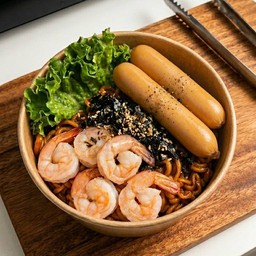 มาม่าเกาหลี+กุ้ง+ไส้กรอกชีสทะลัก