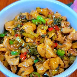 酸菜肥肠 ไส้ใหญ่ผัดผักกาดดอง
