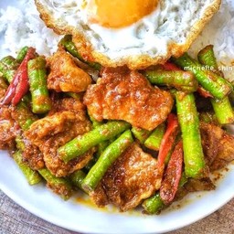 ข้าวราดถั่วฝักยาวพริกแกงหมู3ชั้น