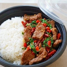 ข้าวกระเพราเนื้อชิ้นหม่าล่า