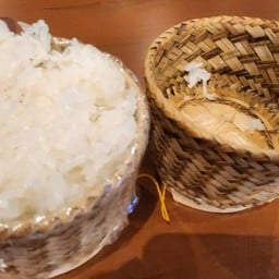 มีลาภ