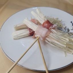 เห็ดเข็มทองพันเบคอน