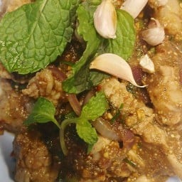 ร้านลาบต้นคูน สุคนธสวัสดิ