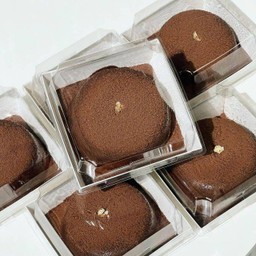 Molten chocolate cake