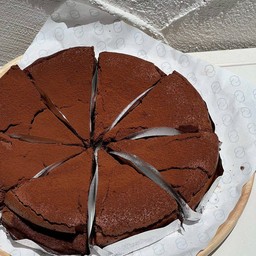 FLOURLESS CHOCOLATE CAKE