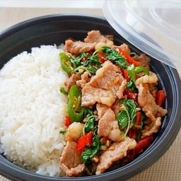 ข้าวกระเพราหมูชิ้นหม่าล่า