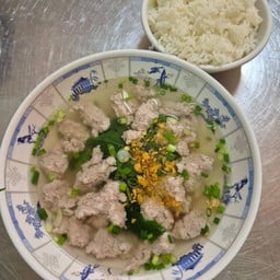 เจ้บูลย์ต้มเลือดหมู