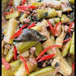 มะเขือยาวผัดพริกโหระพาหมูสับ