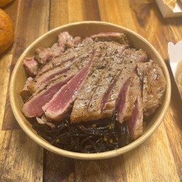 Spaghetti with Picanya beef สปาเก็ตตี้พริกเเห้งพิคานย่าย่าง