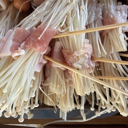 สามชั้นพันเห็ดเข็มทอง