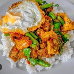 ผัดพริกแกง