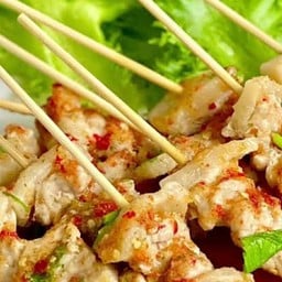 หมูมะนาวเสียบไม้&รวมนึ่ง(ยำฟรี) •