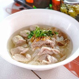 ก๋วยเตี๋ยวหมูลูกชิ้น