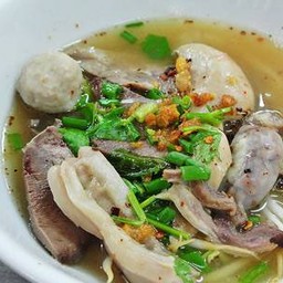 ก๋วยเตี๋ยวรวมเครื่องใน