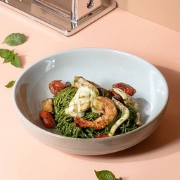Pasta pesto with Seafood