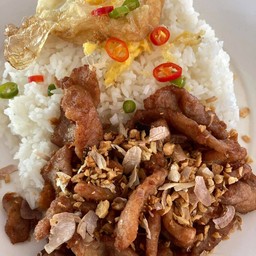 เนื้อกระเทียมราดข้าวสวยร้อนๆพร้อมไข่ดาว.1.ใบ