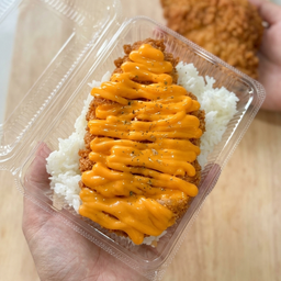 ข้าวไก่กรอบซอสราดชีส