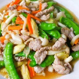 ผัดผักรวมมิตรหมู (กับข้าว)