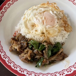 ข้าวกะเพราหมูตุ๋น