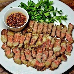 เสือร้องไห้ย่างกะทะร้อนๆชุดใหญ่ทานได้4.คน..พร้อมแจ่วขมและไม่ขม