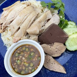 ข้าวมันไก่ครบเครื่อง