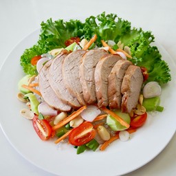 ยำเส้นแก้วสมุนไพรสันในหมูอบ ( 325 kcal , โปรตีน 30 กรัม
