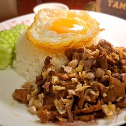 ข้าวหมูกระเทียม ไข่ดาว