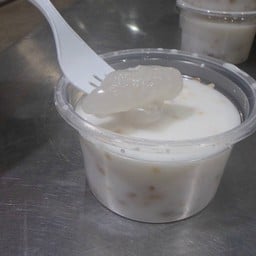 เจี๊ยบ ขนมบัวลอย และขนมน้ำไทย สีลม เจี๊ยบ ขนมน้ำไทย สีลม