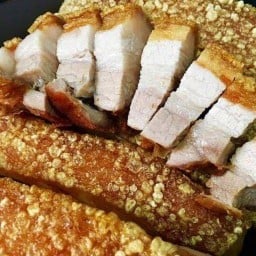 ร้านข้าวหมูกรอบ