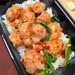ข้าวกระเพาหมูเด้ง