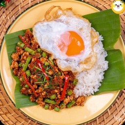 ข้าวราดผัดพริกแกงหมูสับ