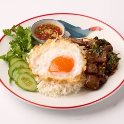 ข้าวราดกะเพราลิ้นวัว + ไข่ดาว