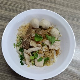 ก๋วยเตี๋ยวหมูพิเศษ (แห้ง)