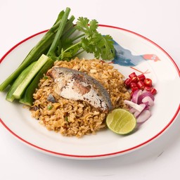 ข้าวผัดปลาร้าพริกคั่วปลาทู