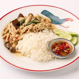 ข้าวราดกระเพราเห็ดรวมมัง