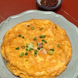 ไข่เจียวกุ้งสับ พริกตาแดง