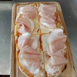 เชฟถนอม It's EZY Pizzeria แพลทินัม