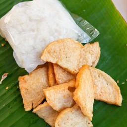 ข้าวเหนียวหมูยอทอด