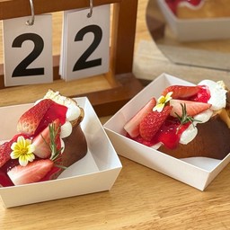 ชีสเค้กหน้าไหม้ หน้าสตอเบอรี่