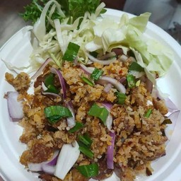ยำข้าวทอด