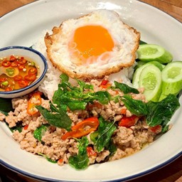 ข้าวราดกะเพราหมู+ไข่ดาว