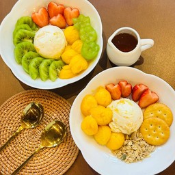 กรีกโยเกิร์ตออริจินอล Size M (2 scoop 120g) เลือกผลไม้ได้4อย่าง แถมฟรีน้ำผึ้ง 30g