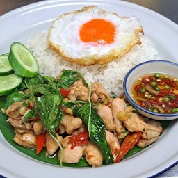 ข้าวราดกะเพราไก่+ไข่ดาว