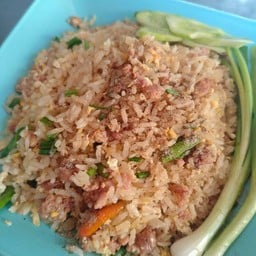 ข้าวผัดแหนมเนื้อ
